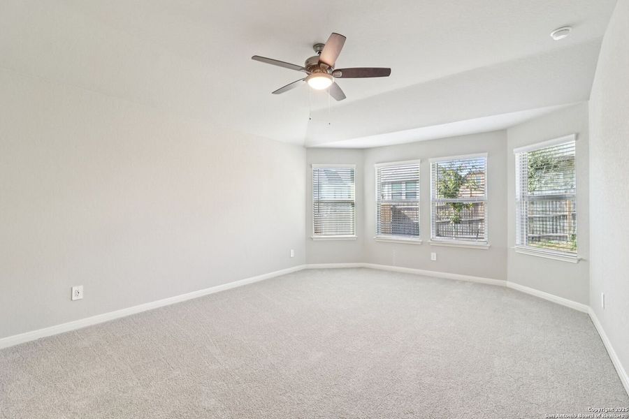 Spacious, unfurnished interior of a new home in Arcadia Ridge - Classic Series, San Antonio (Image 40).