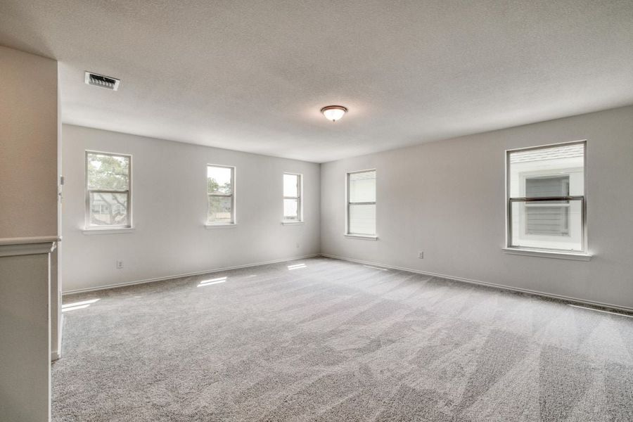 Spacious, unfurnished interior of a new home in River Bluff, Leander (Image 7).