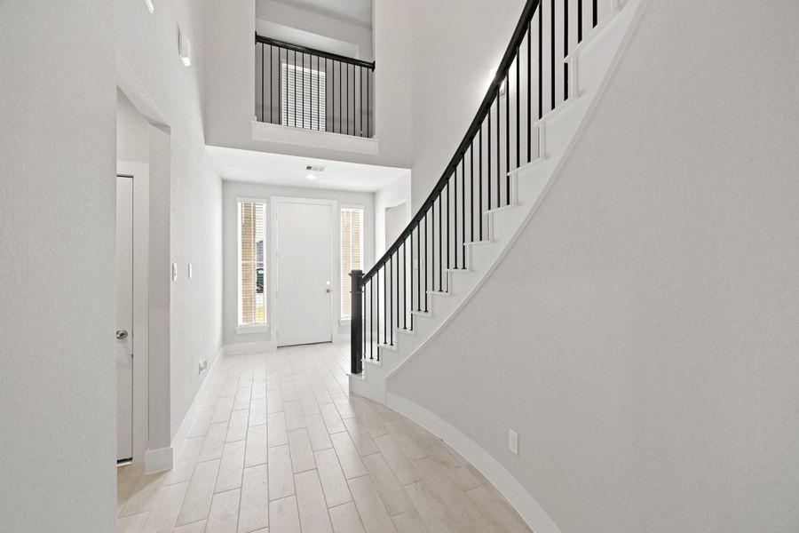 Spacious, unfurnished interior of a new home in Barton Creek Ranch, Conroe (Image 32). Spacious, unfurnished interior of a new home in Barton Creek Ranch, Conroe (Image 32).