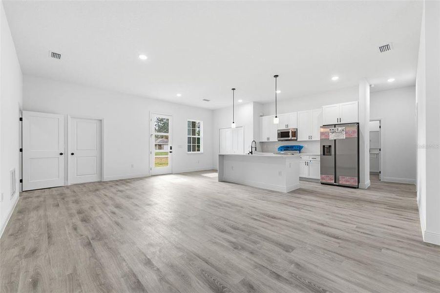 Spacious, unfurnished interior of a new home in , Ocala (Image 28).