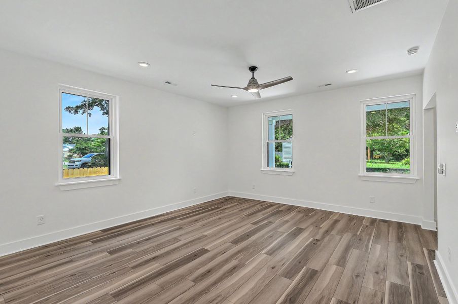 Spacious, unfurnished interior of a new home in , Charleston (Image 29).