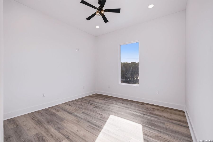 Spacious, unfurnished interior of a new home in , Fischer (Image 35).