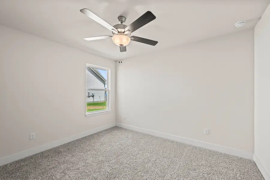 Spacious, unfurnished interior of a new home in Liberty Oaks, Waco (Image 9).