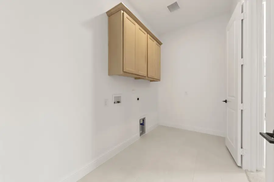 Spacious, unfurnished interior of a new home in Nelson Lake Estates, Rockwall (Image 26).