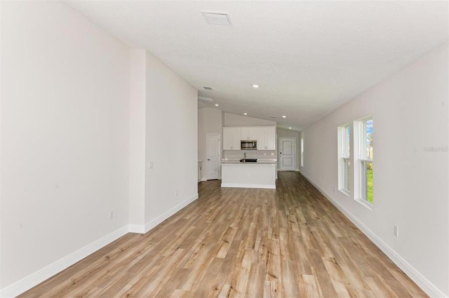 Spacious, unfurnished interior of a new home in Cherrywood Preserve, Ocala (Image 17).