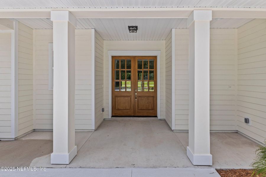 Exterior details and patio area of a home in , Orange Park (Image 3).