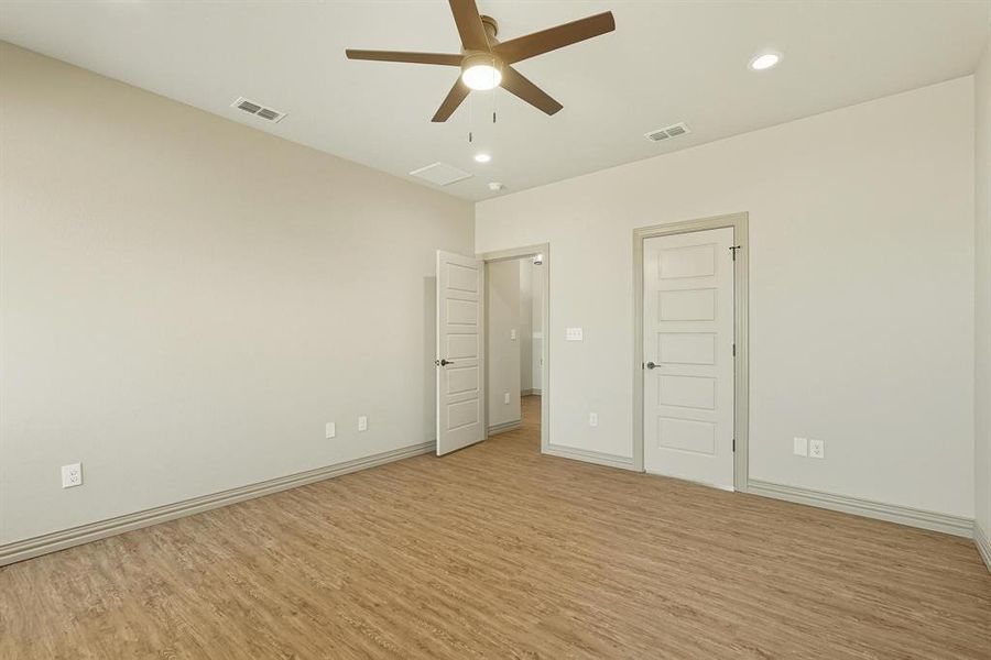 Spacious, unfurnished interior of a new home in , Hawley (Image 15).