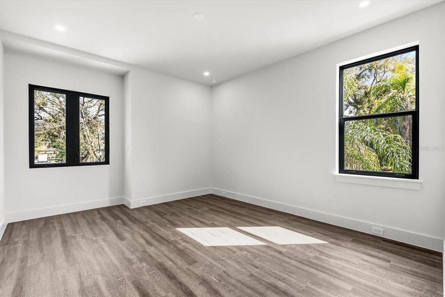 Spacious, unfurnished interior of a new home in , Orlando (Image 24).