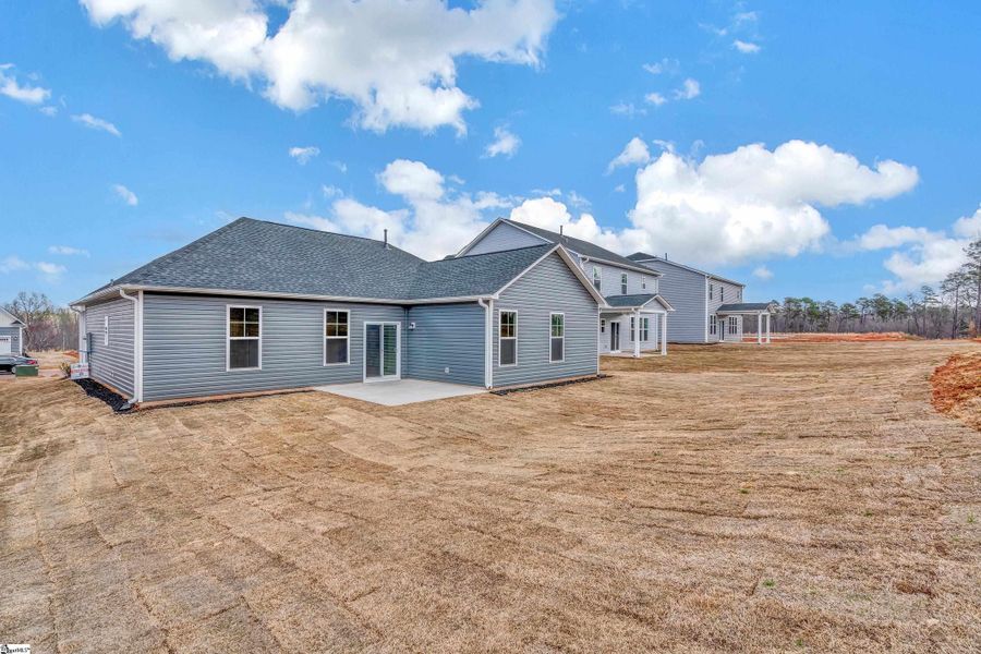 Exterior details and patio area of a home in Lynbrook, Boiling Springs (Image 3).