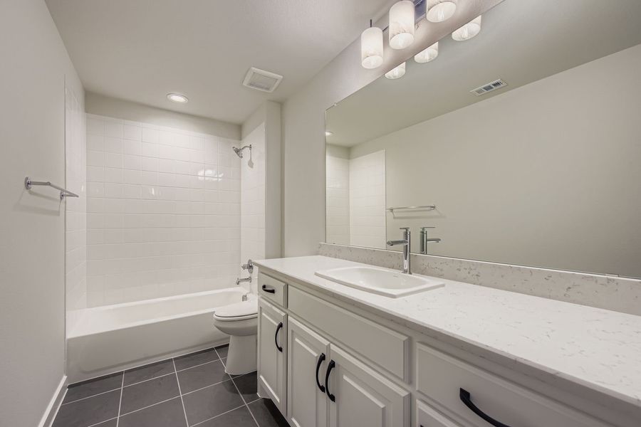 9016 Chestnut - Full Bathroom