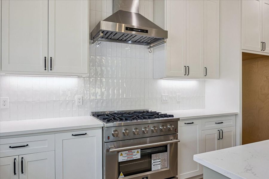 Furnished interior view inside a new home in , Santa Fe (Image 16).