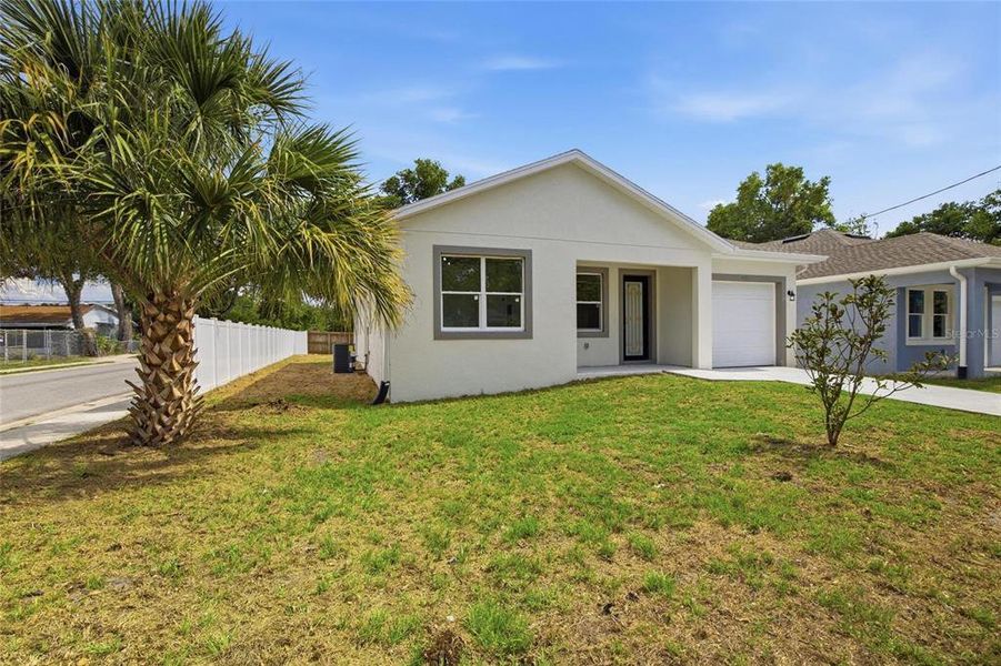 Exterior details and patio area of a home in , Tampa (Image 3).