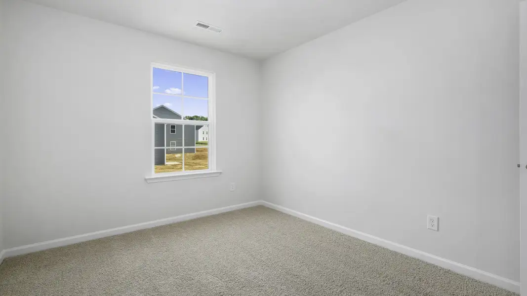 Spacious, unfurnished interior of a new home in Willow Mill, Thomasville (Image 11).