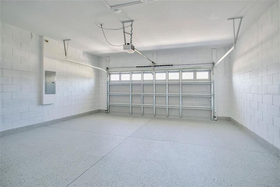 Spacious, unfurnished interior of a new home in , Ocala (Image 30).