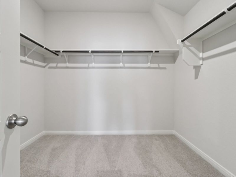 Spacious, unfurnished interior of a new home in Lark Canyon, New Braunfels (Image 15).