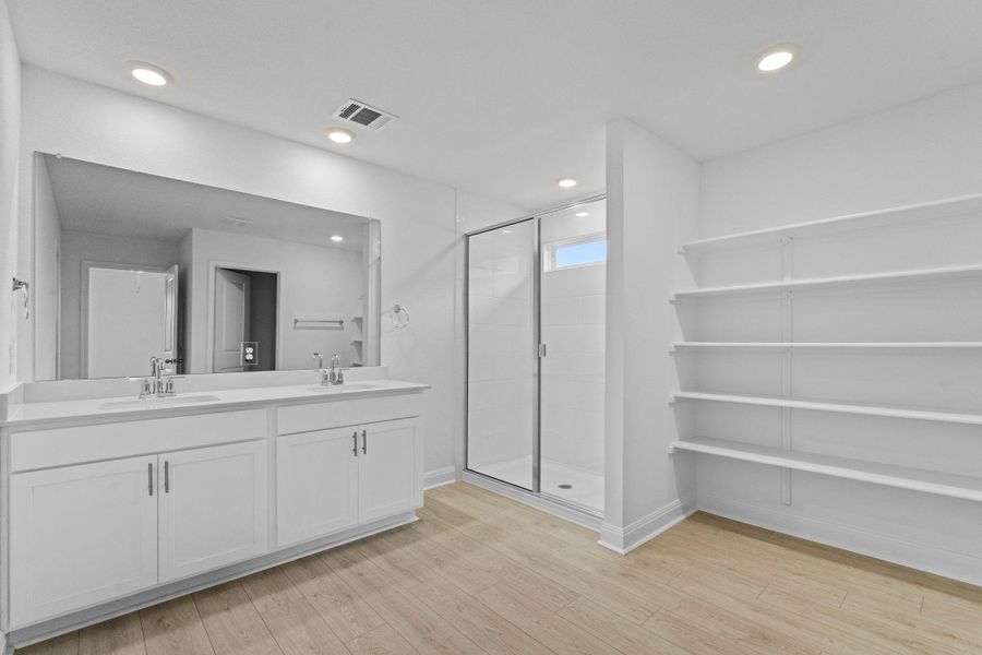 Furnished interior view inside a new home in Riverview, Georgetown (Image 10).