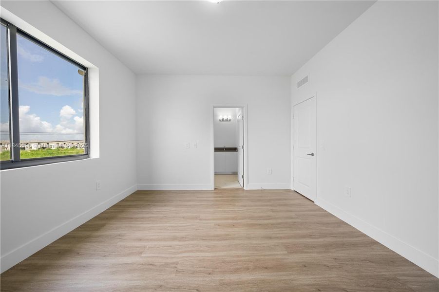 Spacious, unfurnished interior of a new home in , Florida City (Image 16).