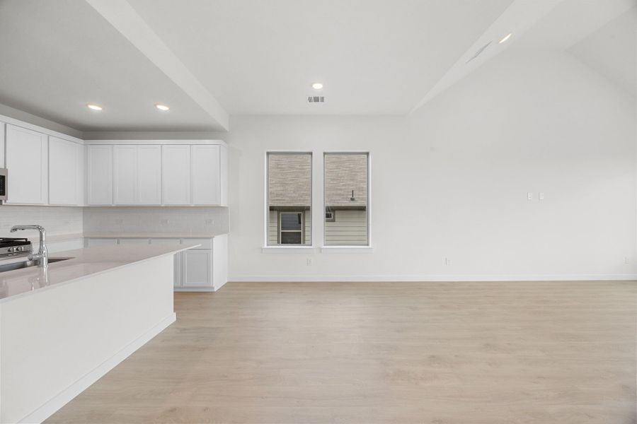 Spacious, unfurnished interior of a new home in Prairie Winds, Hutto (Image 24).