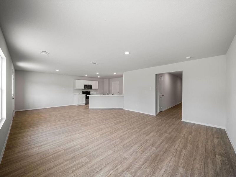 Spacious, unfurnished interior of a new home in Stoney Ridge, Hudson (Image 26).