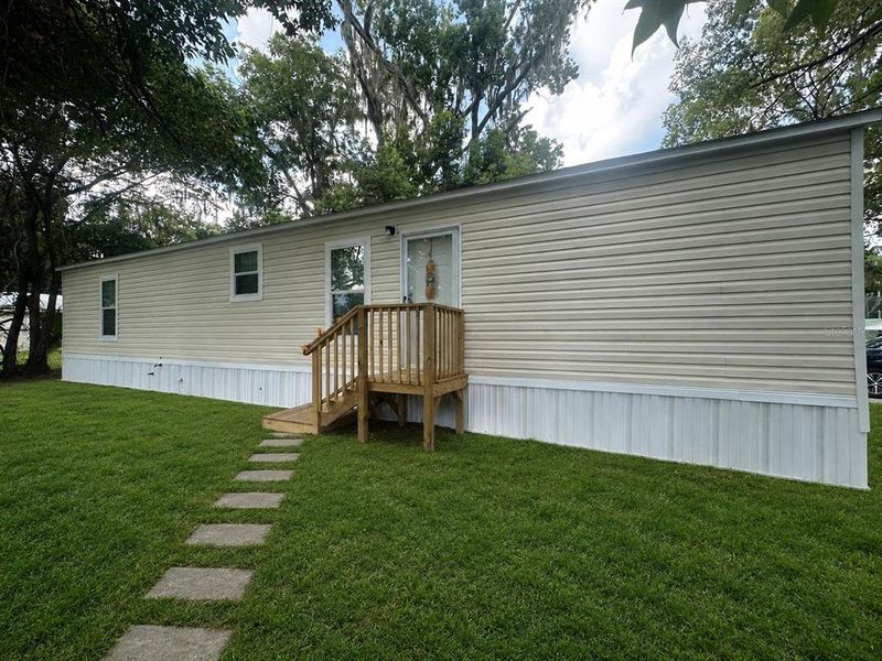 Exterior details and patio area of a home in , Lake City (Image 14).