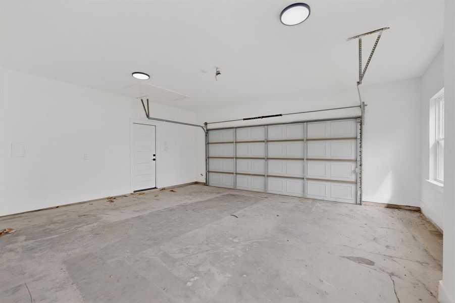 Spacious, unfurnished interior of a new home in , Dallas (Image 15).