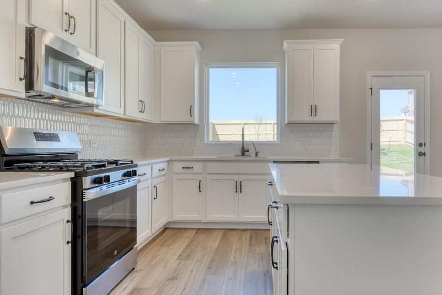 Representative furnished interior of a home built from the Pecan by Ashton Woods in Arcadia Ridge, San Antonio (Image 27).