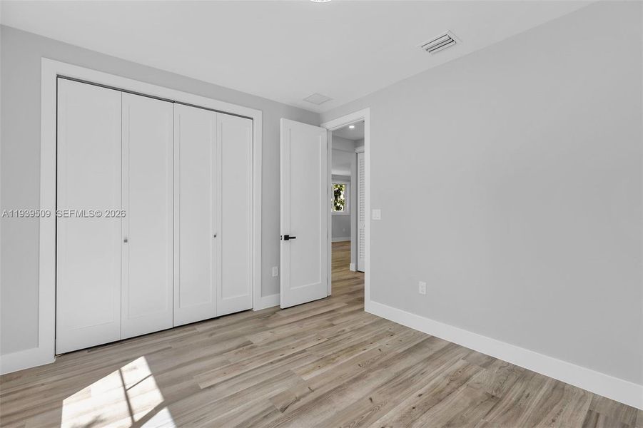 Spacious, unfurnished interior of a new home in , Key Largo (Image 31).