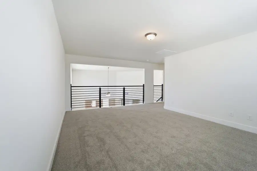 Spacious, unfurnished interior of a new home in Sierra Vista, Rosharon (Image 19).