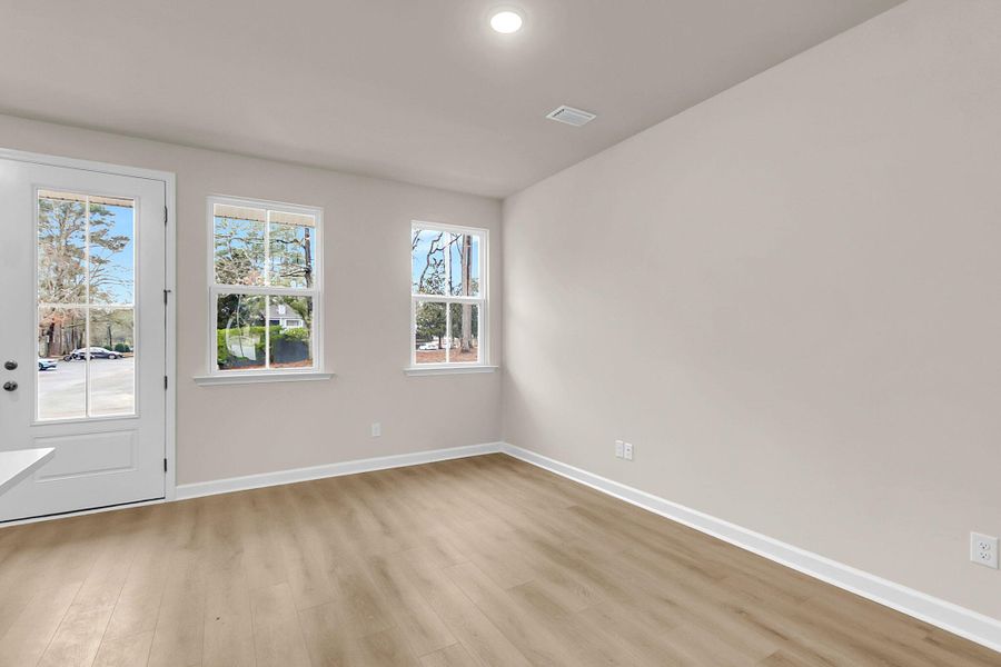 Spacious, unfurnished interior of a new home in , Summerville (Image 18).