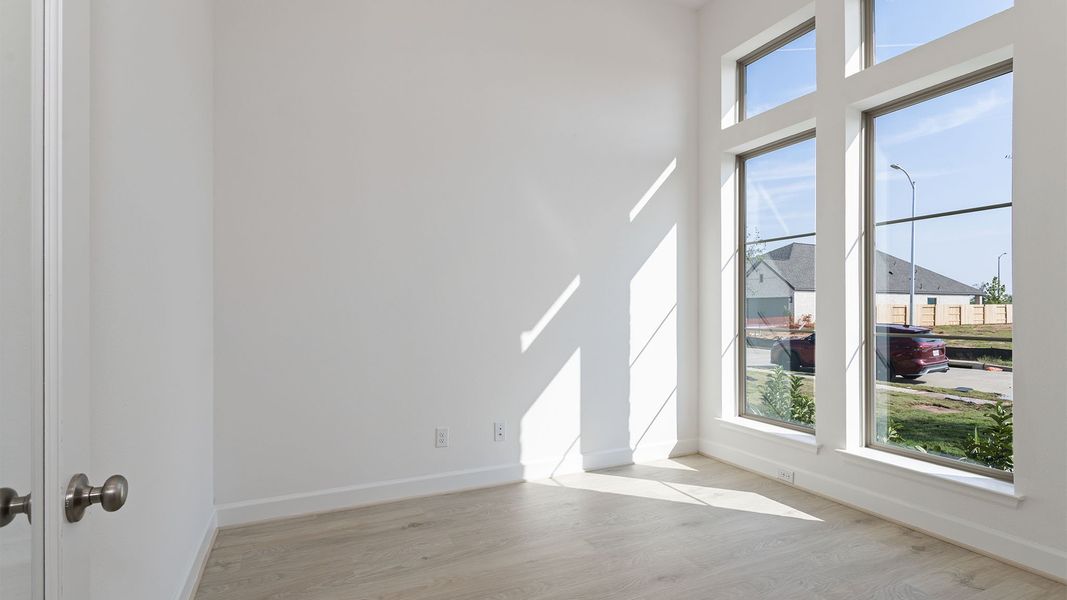 Spacious, unfurnished interior of a new home in Lakes of Cane Island, Katy (Image 11).