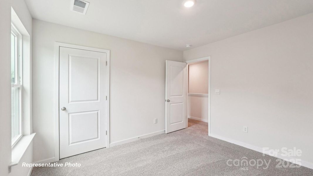 Spacious, unfurnished interior of a new home in Reedy Creek Preserve, Charlotte (Image 29).