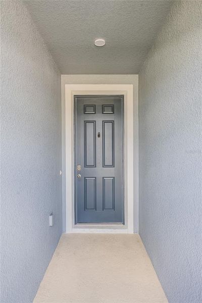 Exterior details and patio area of a home in , Bartow (Image 4).