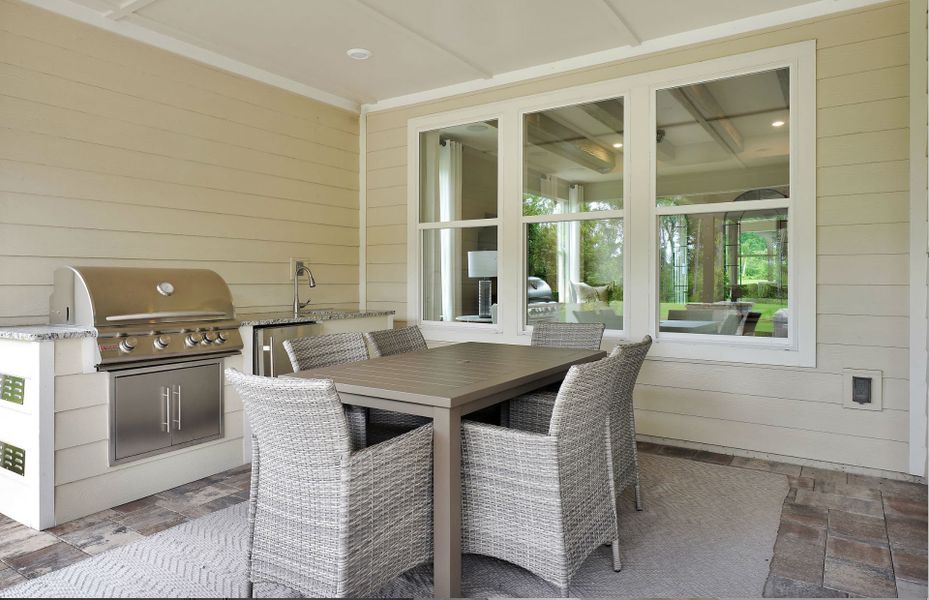 Renown | Covered Lanai