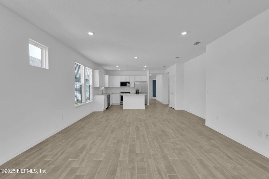 Spacious, unfurnished interior of a new home in , Yulee (Image 15).