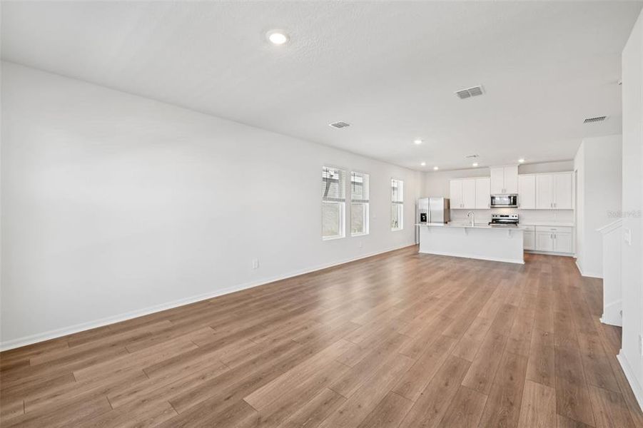 Spacious, unfurnished interior of a new home in The Meadow at Crossprairie Bungalows, St. Cloud (Image 29).