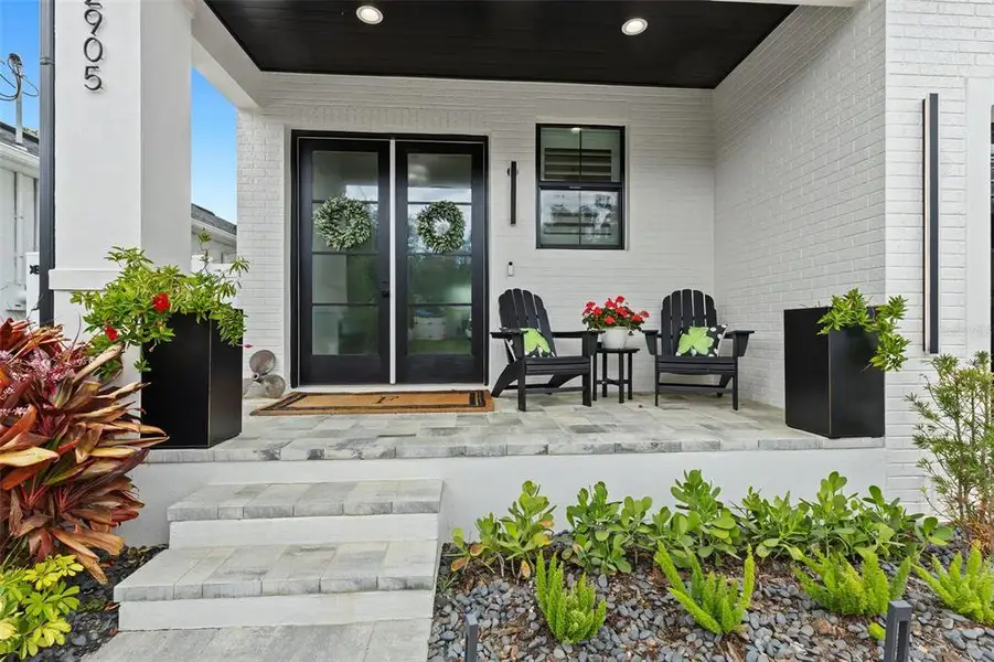 Exterior details and patio area of a home in , Tampa (Image 4).
