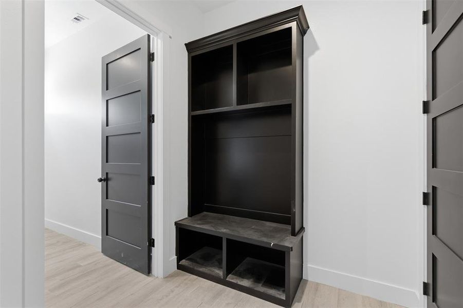 Furnished interior view inside a new home in , Ovilla (Image 16).