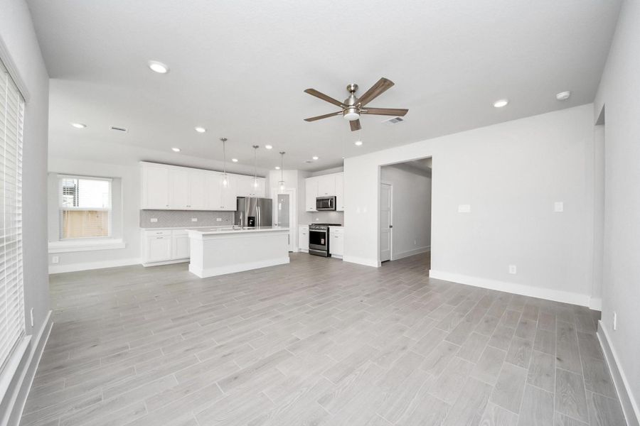 Spacious, unfurnished interior of a new home in Laurel Landing: Landmark Collection, Alvin (Image 21).
