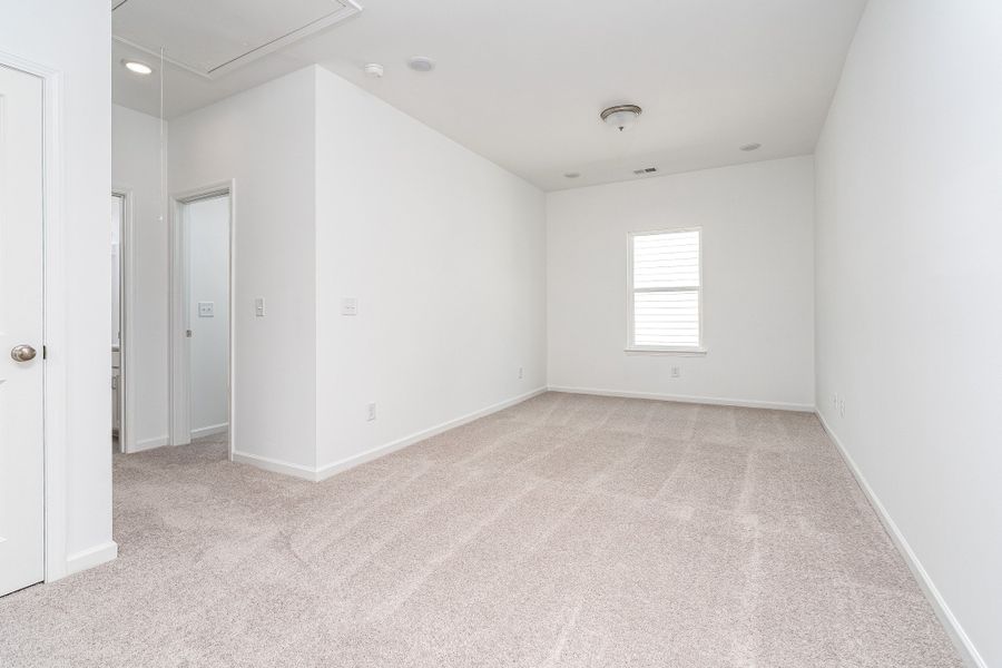 Spacious, unfurnished interior of a new home in Ridgewood, Shelbyville (Image 34).