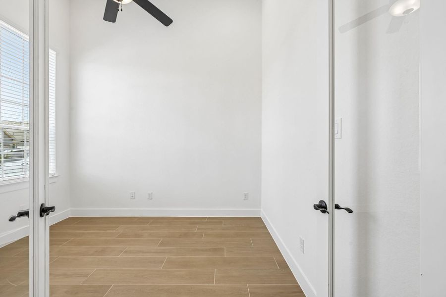 Spacious, unfurnished interior of a new home in Wood Leaf Reserve, Tomball (Image 16). Spacious, unfurnished interior of a new home in Wood Leaf Reserve, Tomball (Image 16).