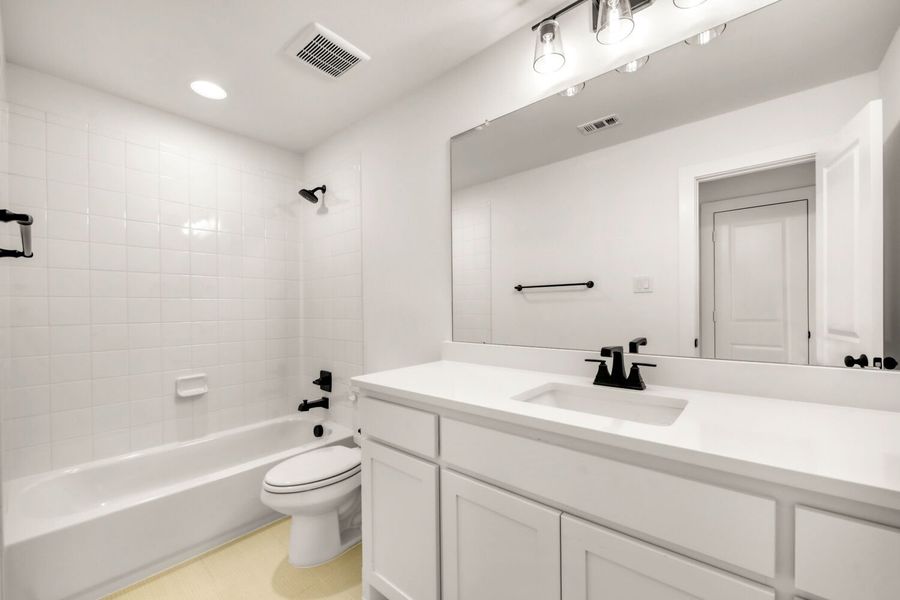 3420 Brocco - Full Bathroom 3420 Brocco - Full Bathroom