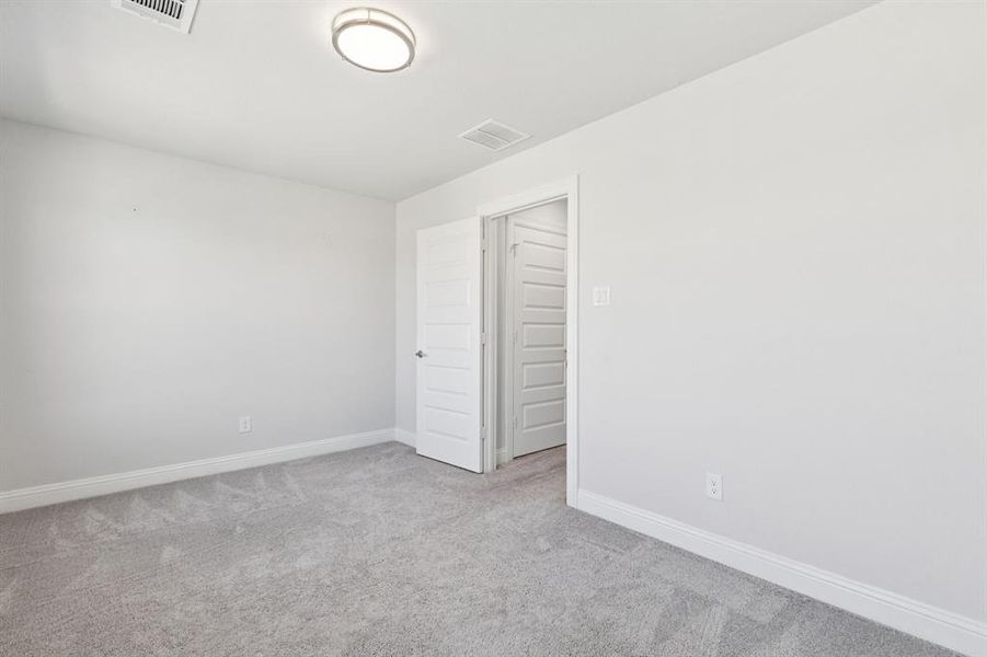 Spacious, unfurnished interior of a new home in Lakes of River Trails, Fort Worth (Image 24).