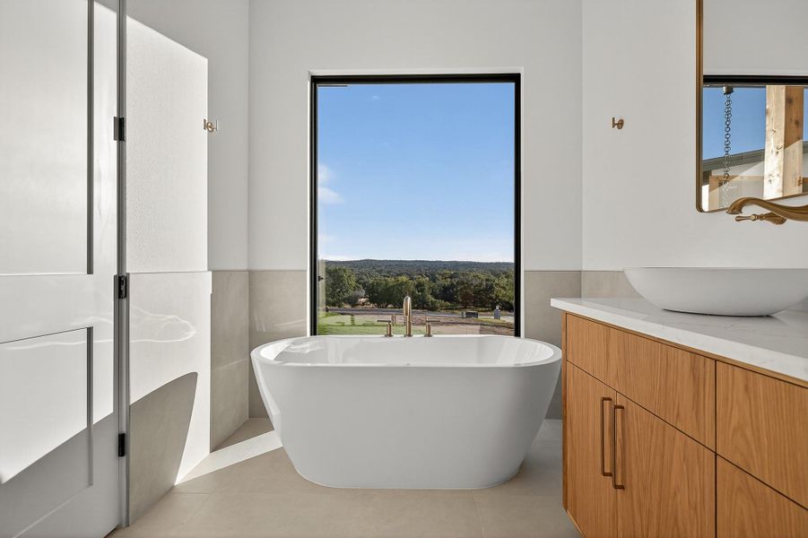 Furnished interior view inside a new home in , Horseshoe Bay (Image 16).