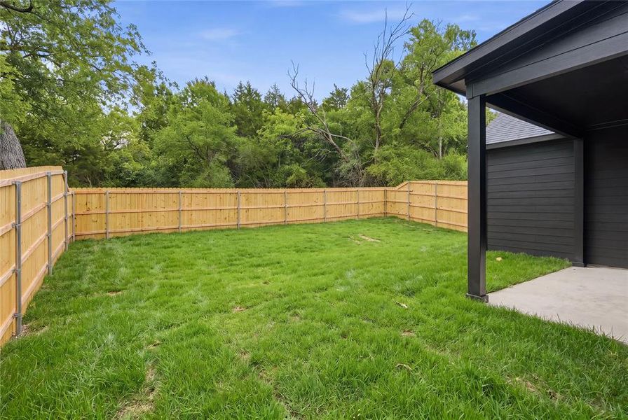 Exterior details and patio area of a home in , Dallas (Image 20).