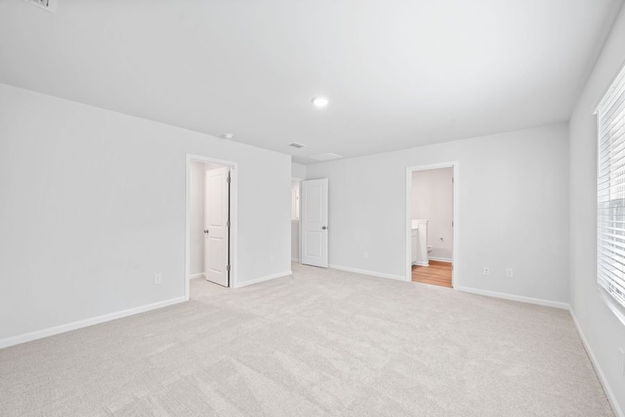 Spacious, unfurnished interior of a new home in Grand Arbor, Blythewood (Image 18).