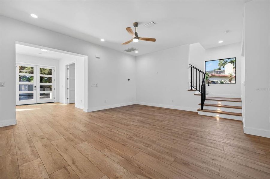 Spacious, unfurnished interior of a new home in , St. Petersburg (Image 27).