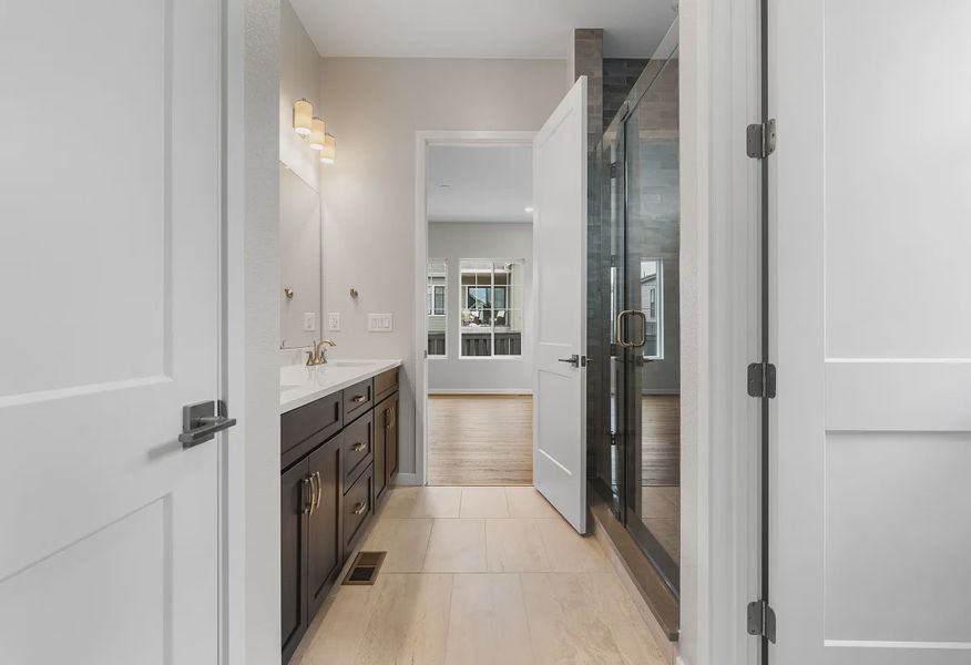 Homesite 72 Primary Bath - 7 of 10