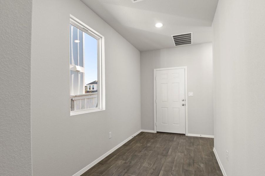 Spacious, unfurnished interior of a new home in Harvest Ridge, Elgin (Image 17).