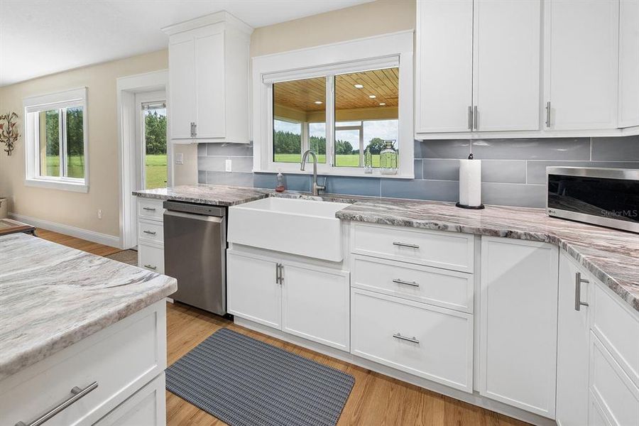 Furnished interior view inside a new home in , Chiefland (Image 34).