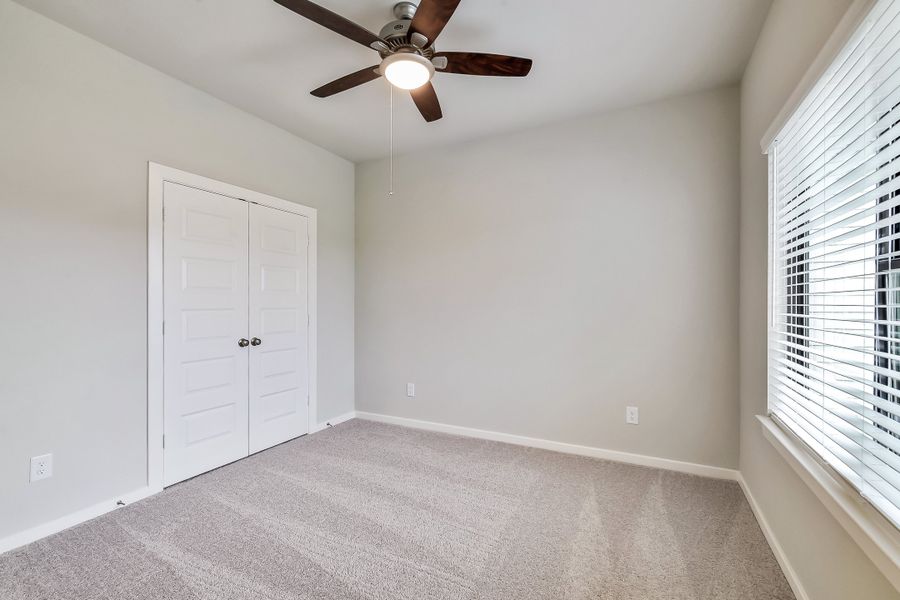 Spacious, unfurnished interior of a new home in Summer Place  35', Montgomery (Image 50).